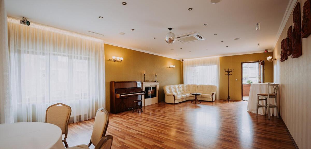 Boutique Hotel Maraton コシツェ エクステリア 写真