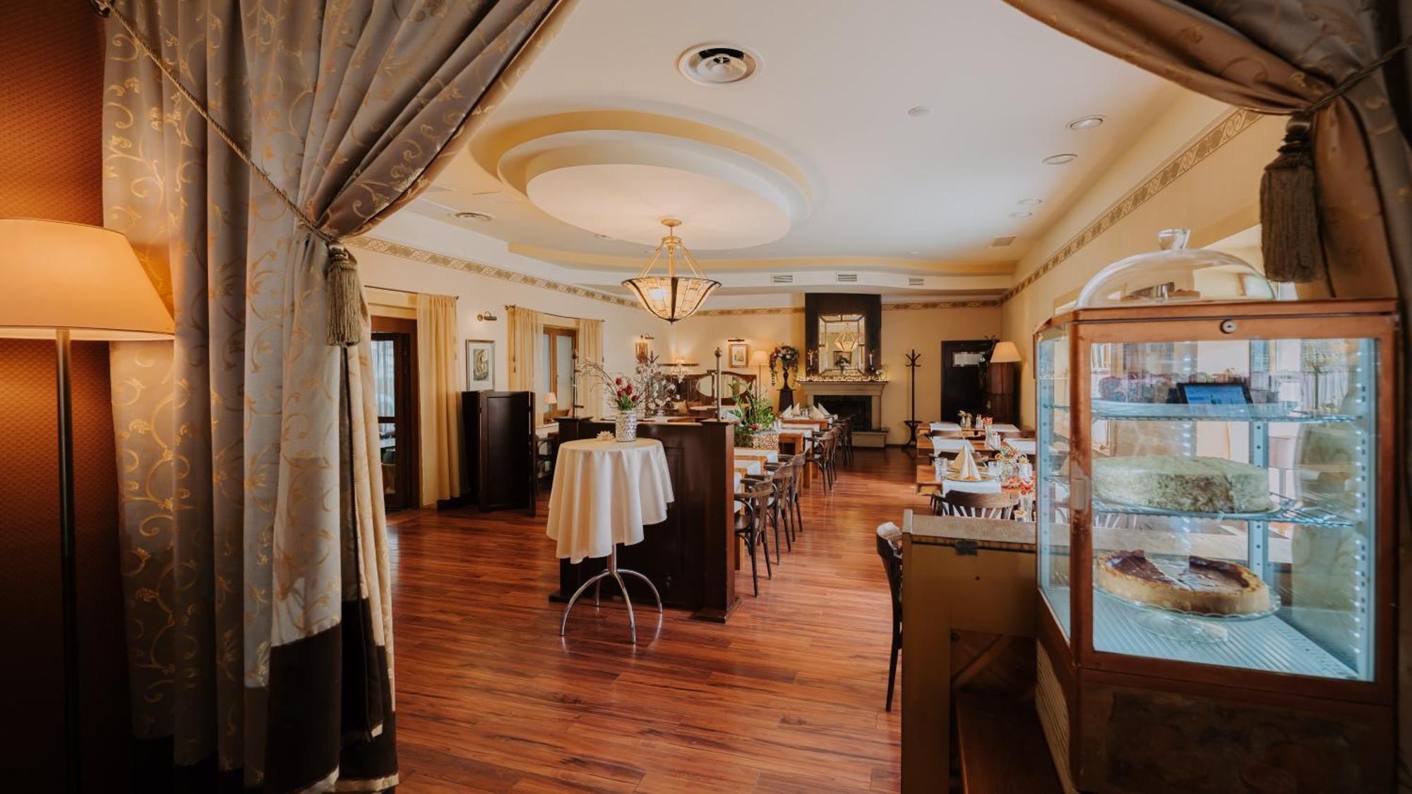 Boutique Hotel Maraton コシツェ エクステリア 写真